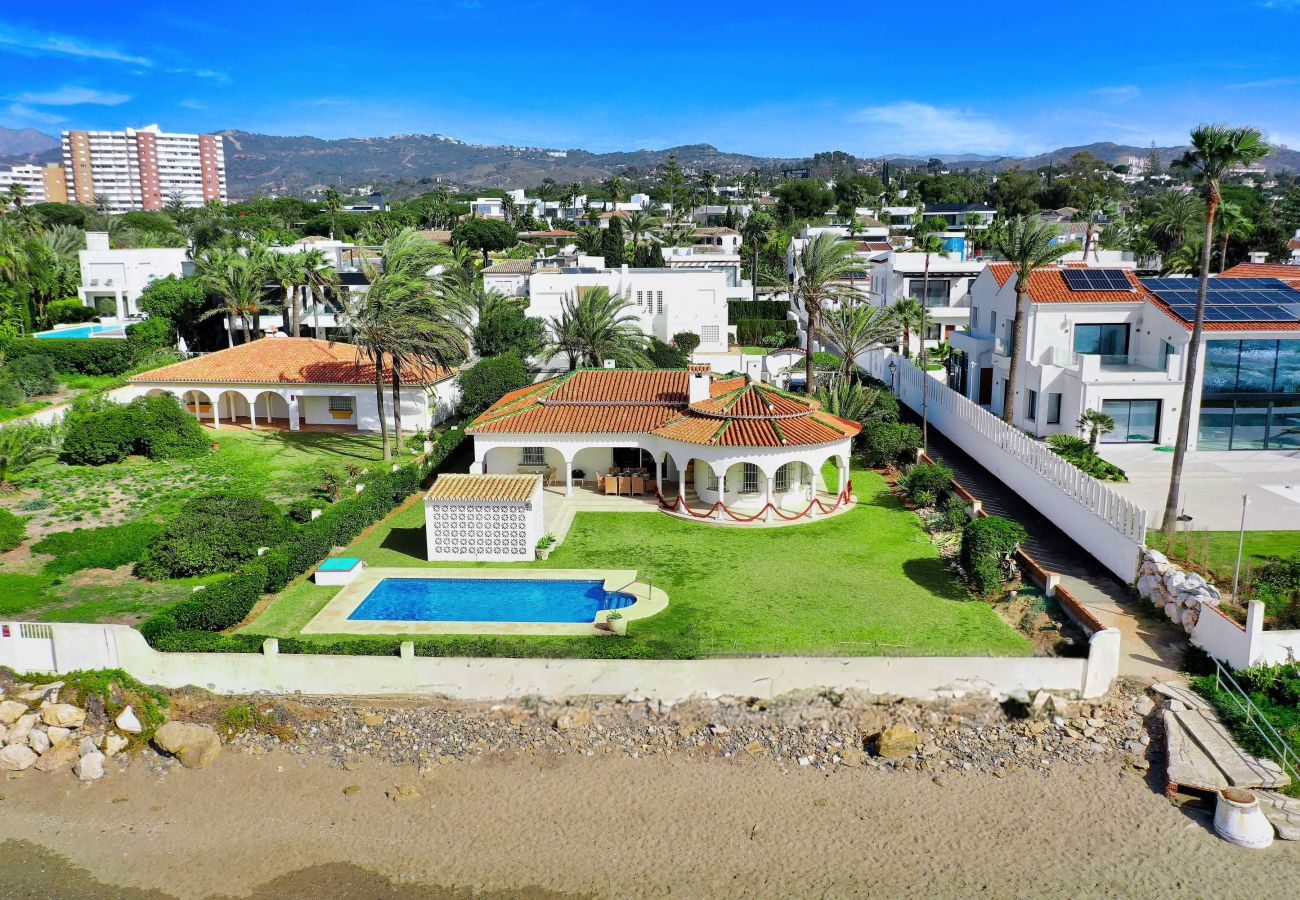 Villa en Marbella - 1100 Stunning Marbesa Beachfront Villa with Garden