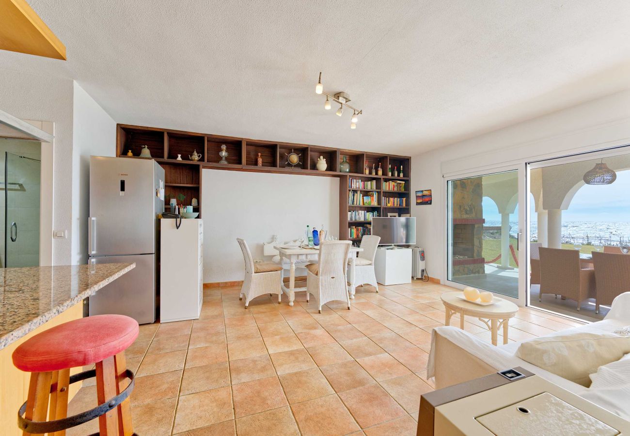 Villa en Marbella - 1100 Stunning Marbesa Beachfront Villa with Garden