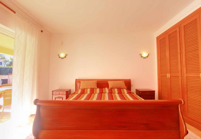 Villa en Estepona - 1072 Beachfront El Paraiso Retreat with Pool & BBQ