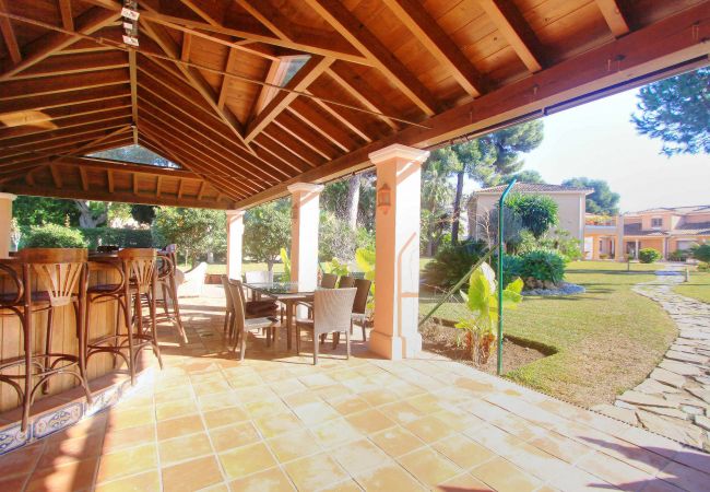 Villa en Estepona - 1072 Beachfront El Paraiso Retreat with Pool & BBQ