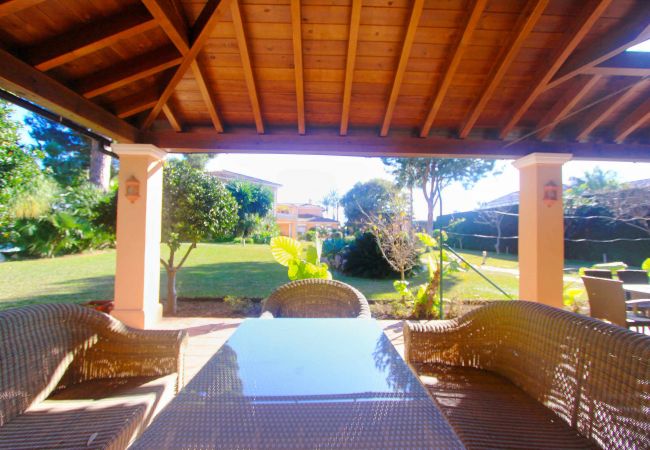 Villa en Estepona - 1072 Beachfront El Paraiso Retreat with Pool & BBQ
