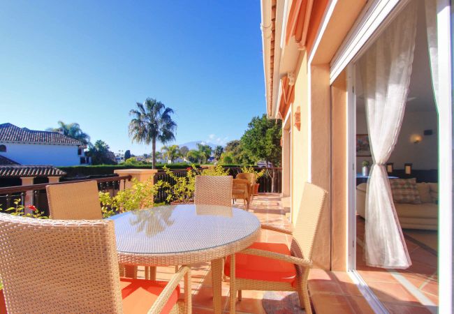 Villa en Estepona - 1072 Beachfront El Paraiso Retreat with Pool & BBQ