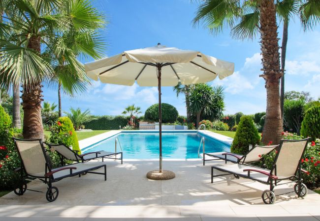 Villa en Estepona - 1072 Beachfront El Paraiso Retreat with Pool & BBQ