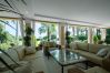 Villa en Estepona - 1072 Beachfront El Paraiso Retreat with Pool & BBQ