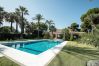 Villa en Estepona - 1072 Beachfront El Paraiso Retreat with Pool & BBQ