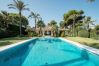 Villa en Estepona - 1072 Beachfront El Paraiso Retreat with Pool & BBQ