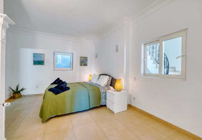 Villa en Marbella - 3077 Luxury Villa with Pool and Views in Elviria, Villa en Marbella - 3077 Luxury Villa with Pool and Views in Elviria,