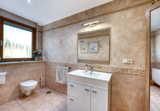 Villa en Marbella - 3077 Luxury Villa with Pool and Views in Elviria, Villa en Marbella - 3077 Luxury Villa with Pool and Views in Elviria,