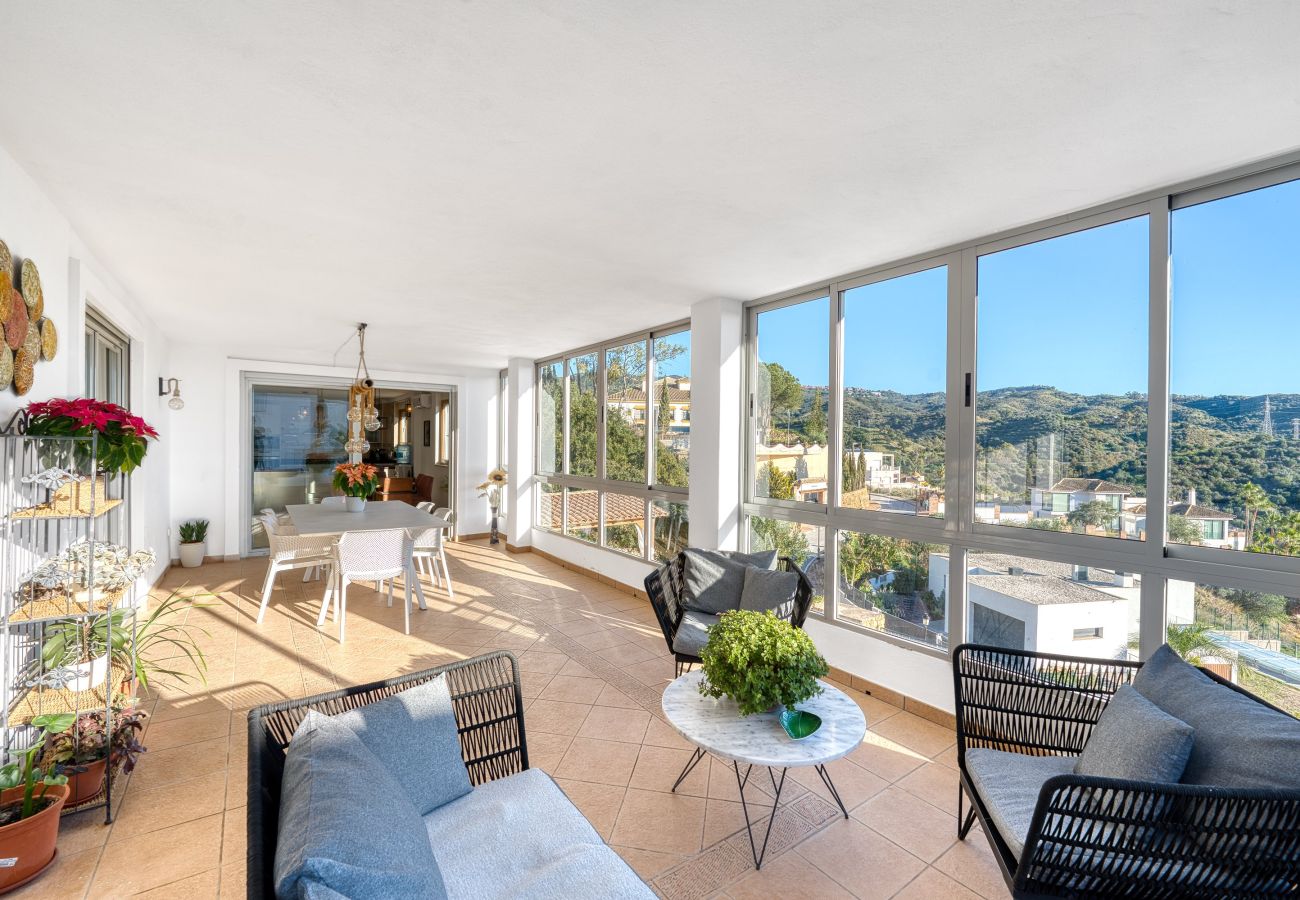 Villa en Marbella - 3077 Luxury Villa with Pool and Views in Elviria,
