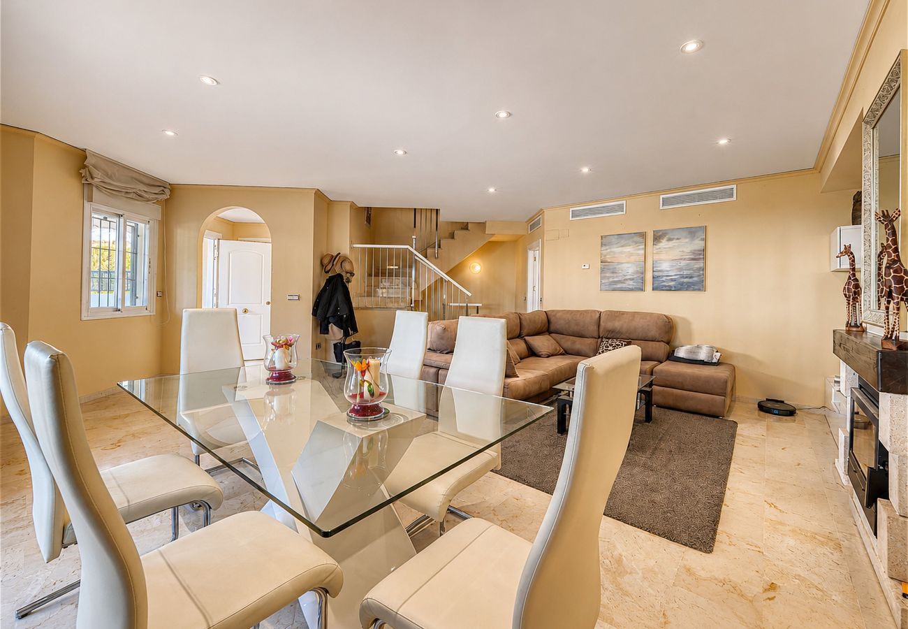 Casa adosada en Marbella - 3150 Seaside Home with Stunning Sea Views