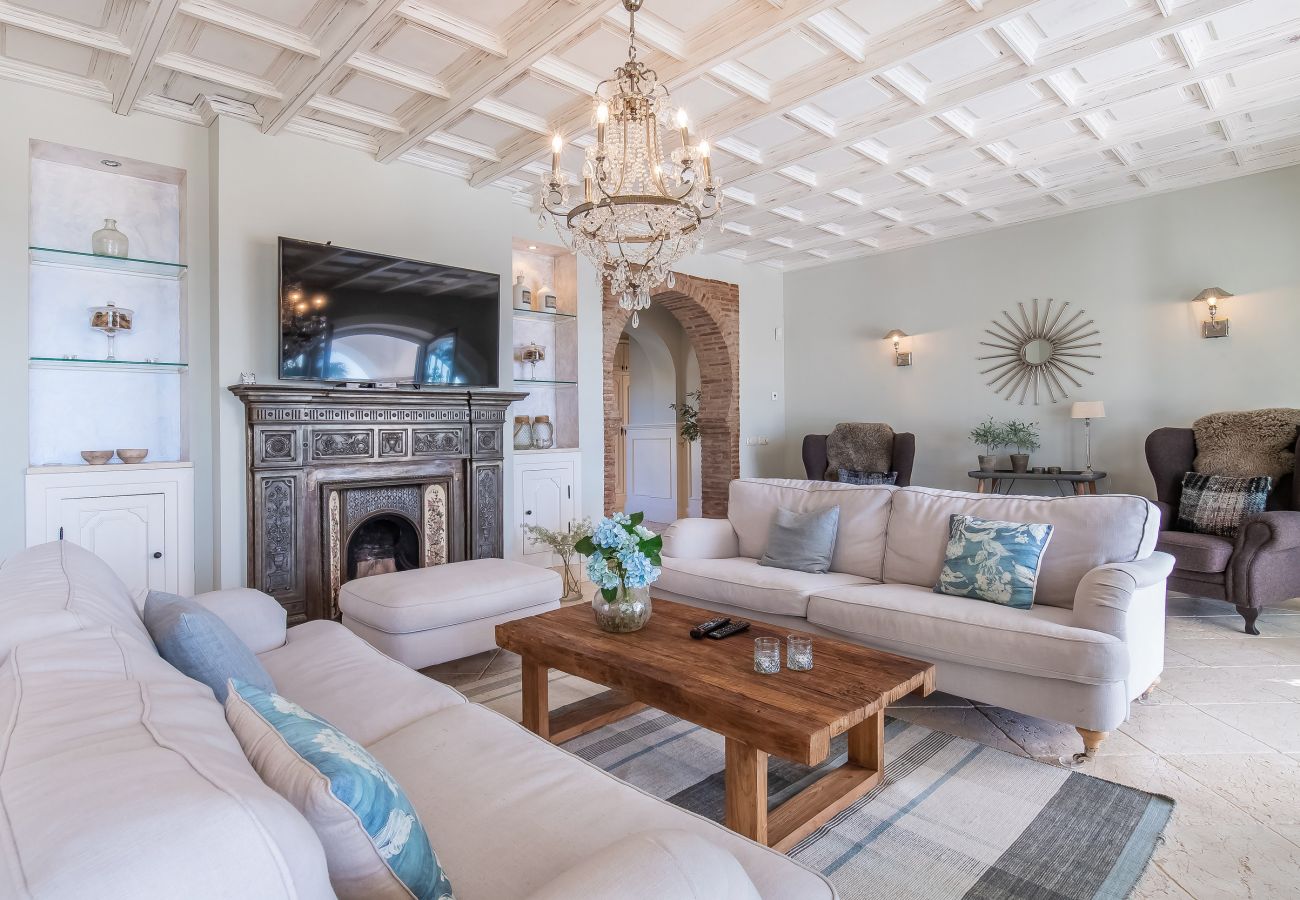 Villa à Marbella - Super Andalusian Villa Near Beach with Heated Pool
