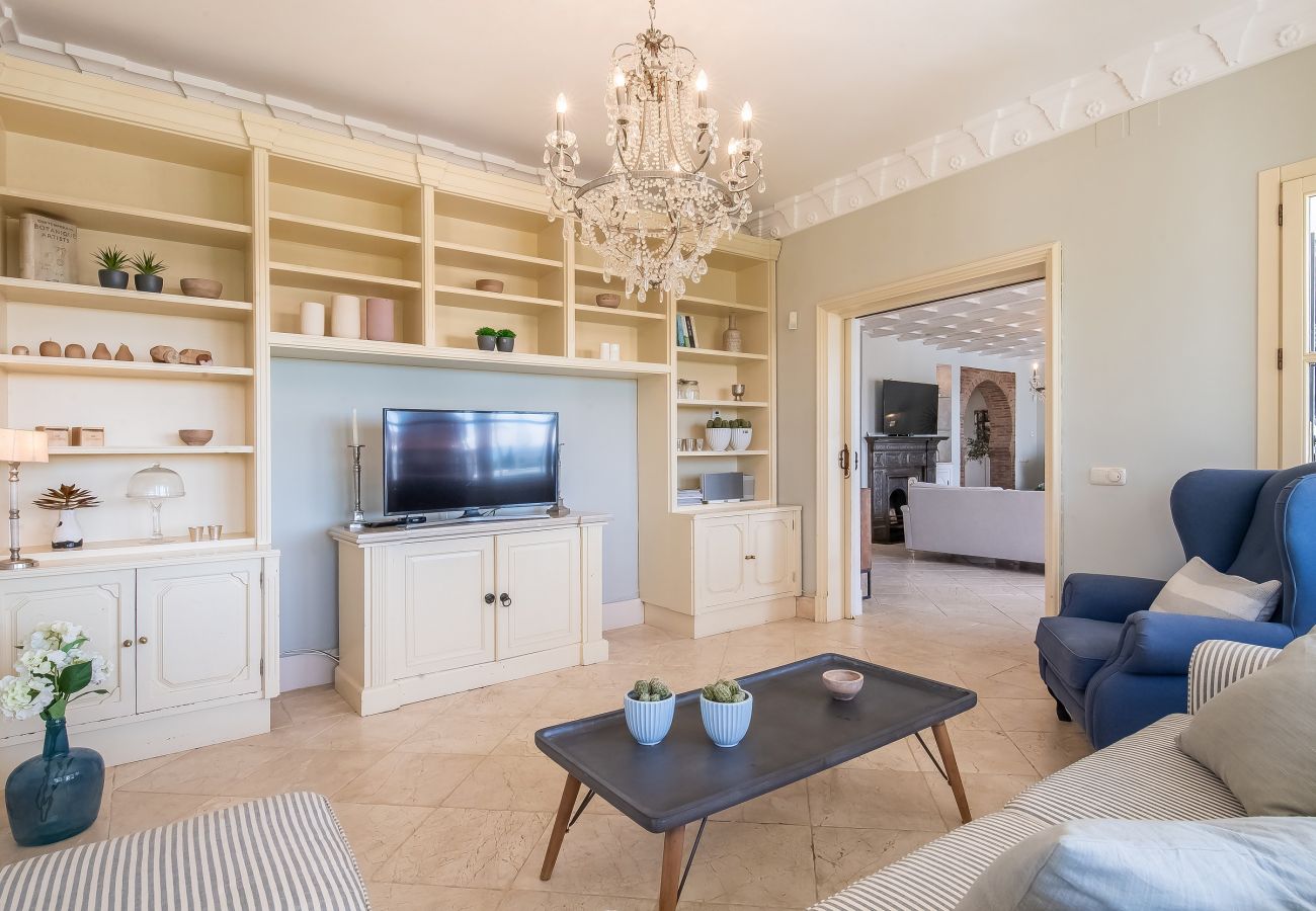 Villa à Marbella - Super Andalusian Villa Near Beach with Heated Pool