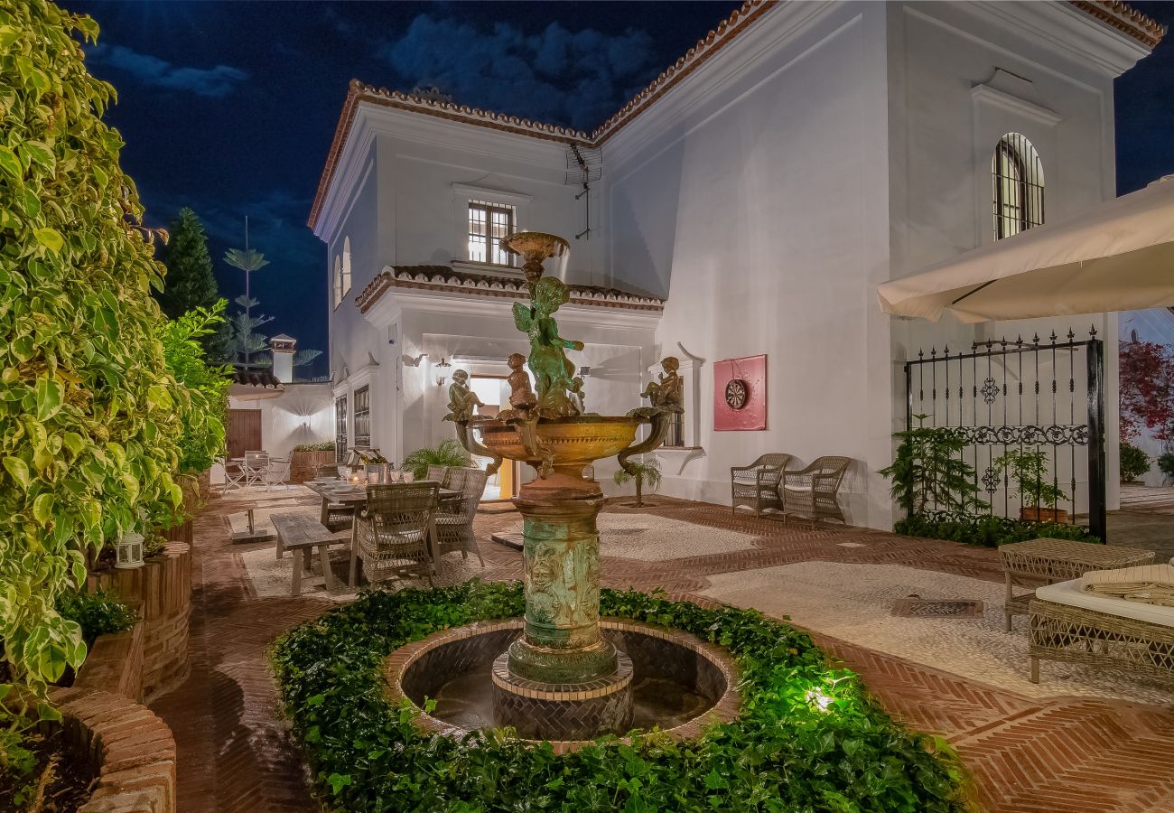 Villa à Marbella - Super Andalusian Villa Near Beach with Heated Pool