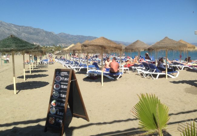 Appartement à Estepona - Beachside Apartment with Pools & Terrace Views