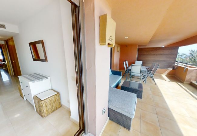 Appartement à Estepona - Beachside Apartment with Pools & Terrace Views