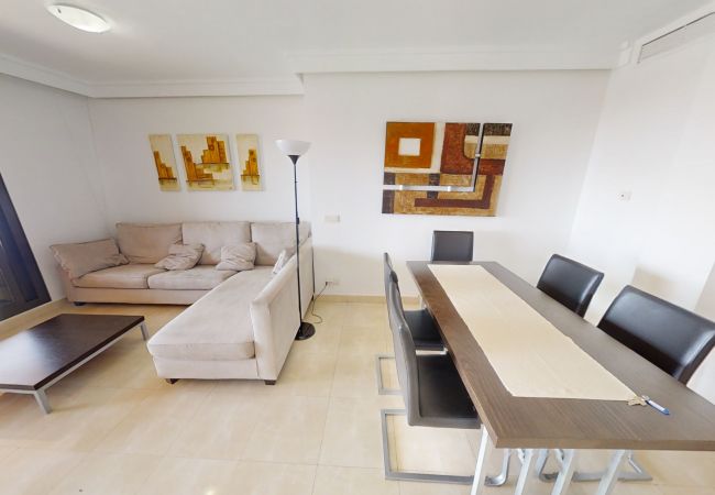 Appartement à Estepona - Beachside Apartment with Pools & Terrace Views