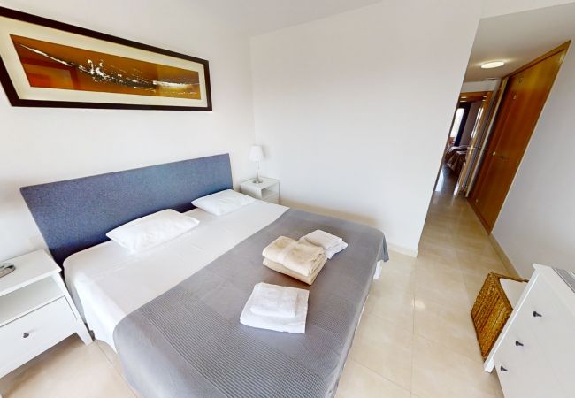Appartement à Estepona - Beachside Apartment with Pools & Terrace Views