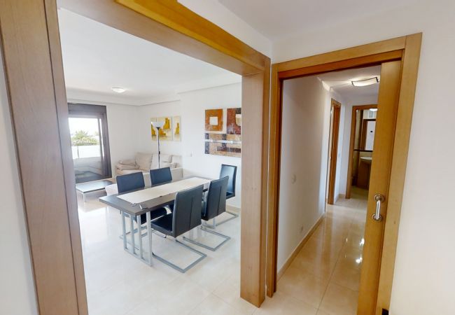 Appartement à Estepona - Beachside Apartment with Pools & Terrace Views