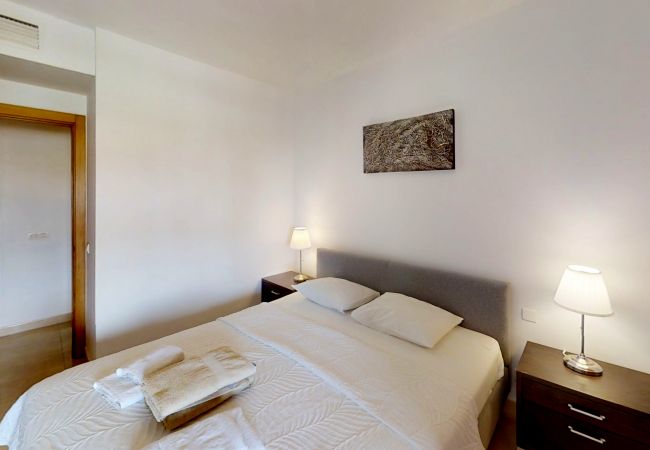 Appartement à Estepona - Beachside Apartment with Pools & Terrace Views