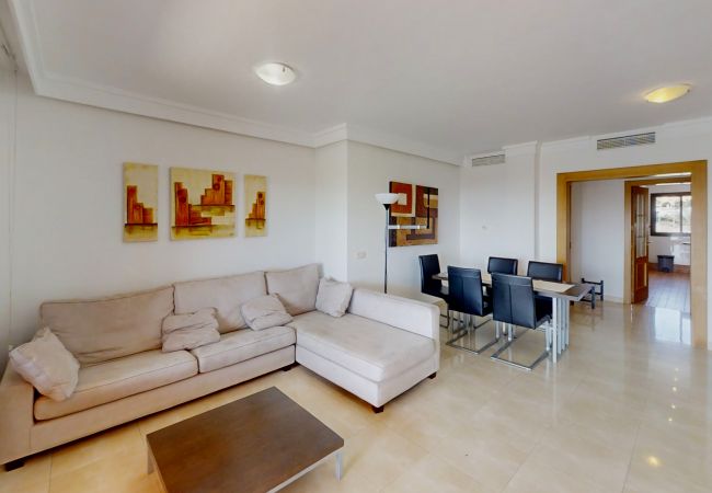 Appartement à Estepona - Beachside Apartment with Pools & Terrace Views