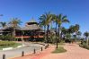 Appartement à Estepona - Beachside Apartment with Pools & Terrace Views