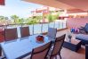 Appartement à Estepona - Beachside Apartment with Pools & Terrace Views