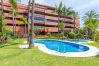 Appartement à Estepona - Beachside Apartment with Pools & Terrace Views