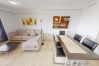 Appartement à Estepona - Beachside Apartment with Pools & Terrace Views