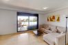 Appartement à Estepona - Beachside Apartment with Pools & Terrace Views