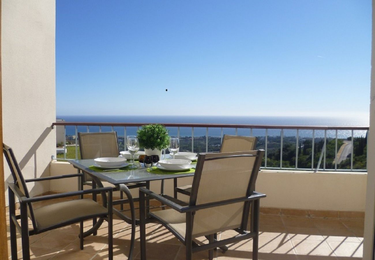 Appartement à Marbella - Apartment with Sea Views and Sunlit Terraces