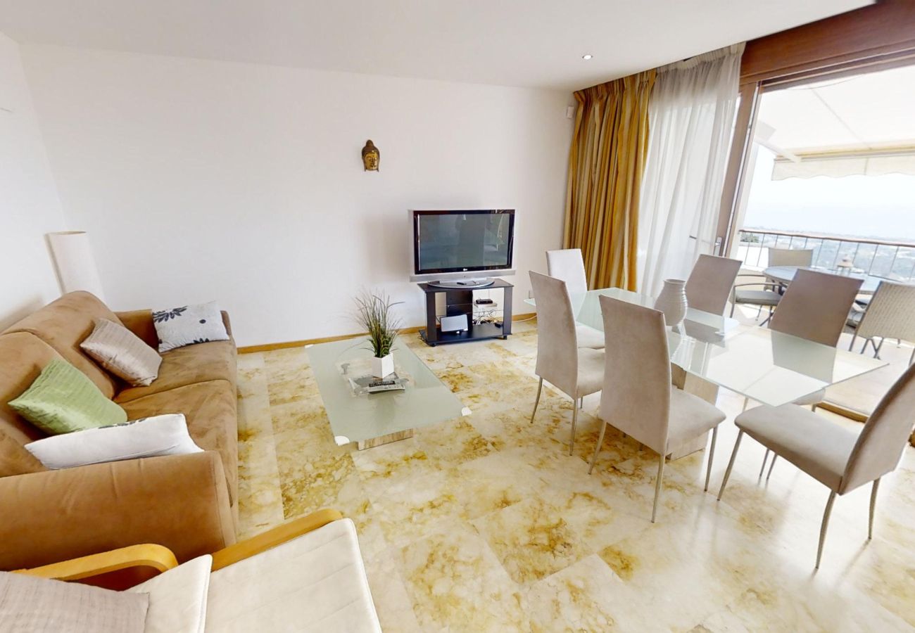 Appartement à Marbella - Apartment with Sea Views and Sunlit Terraces