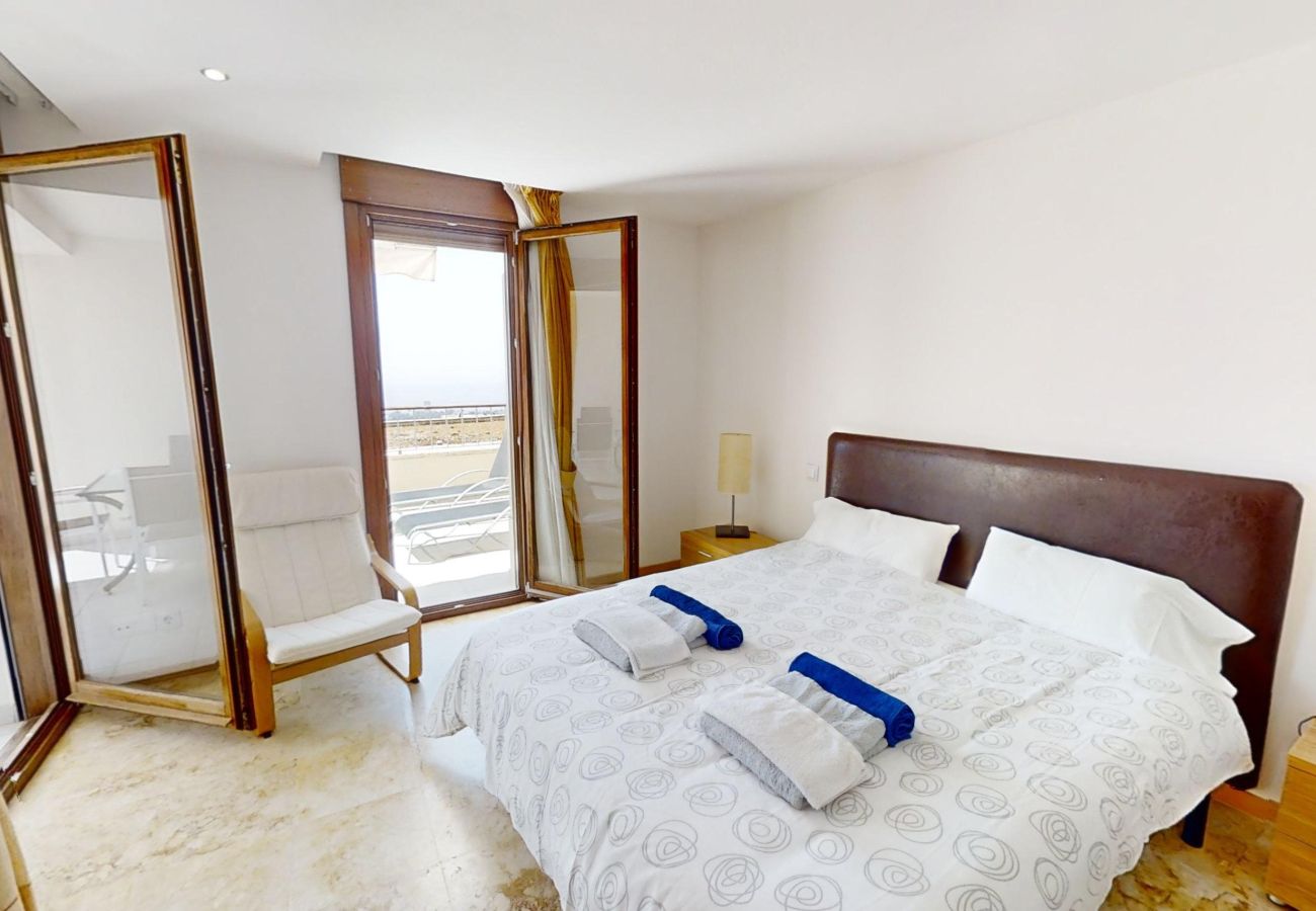 Appartement à Marbella - Apartment with Sea Views and Sunlit Terraces