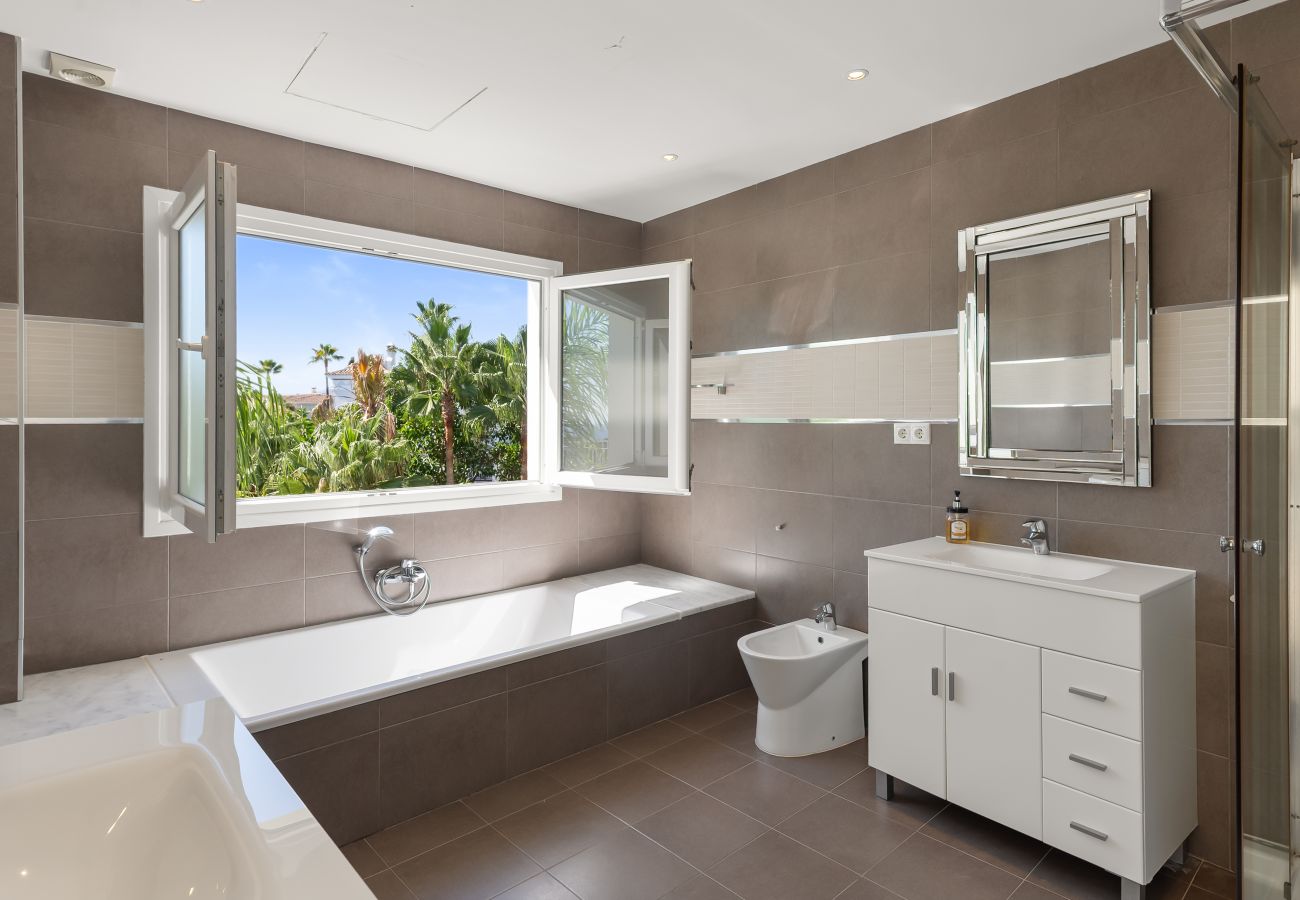 Villa à Marbella - BREATHTAKING VIEWS FROM VILLA NEAR BEACH - HEATED 