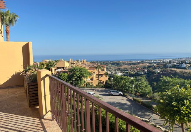 Appartement à Benahavís - 3-Bedroom Apartment with Sea & Mountain Views