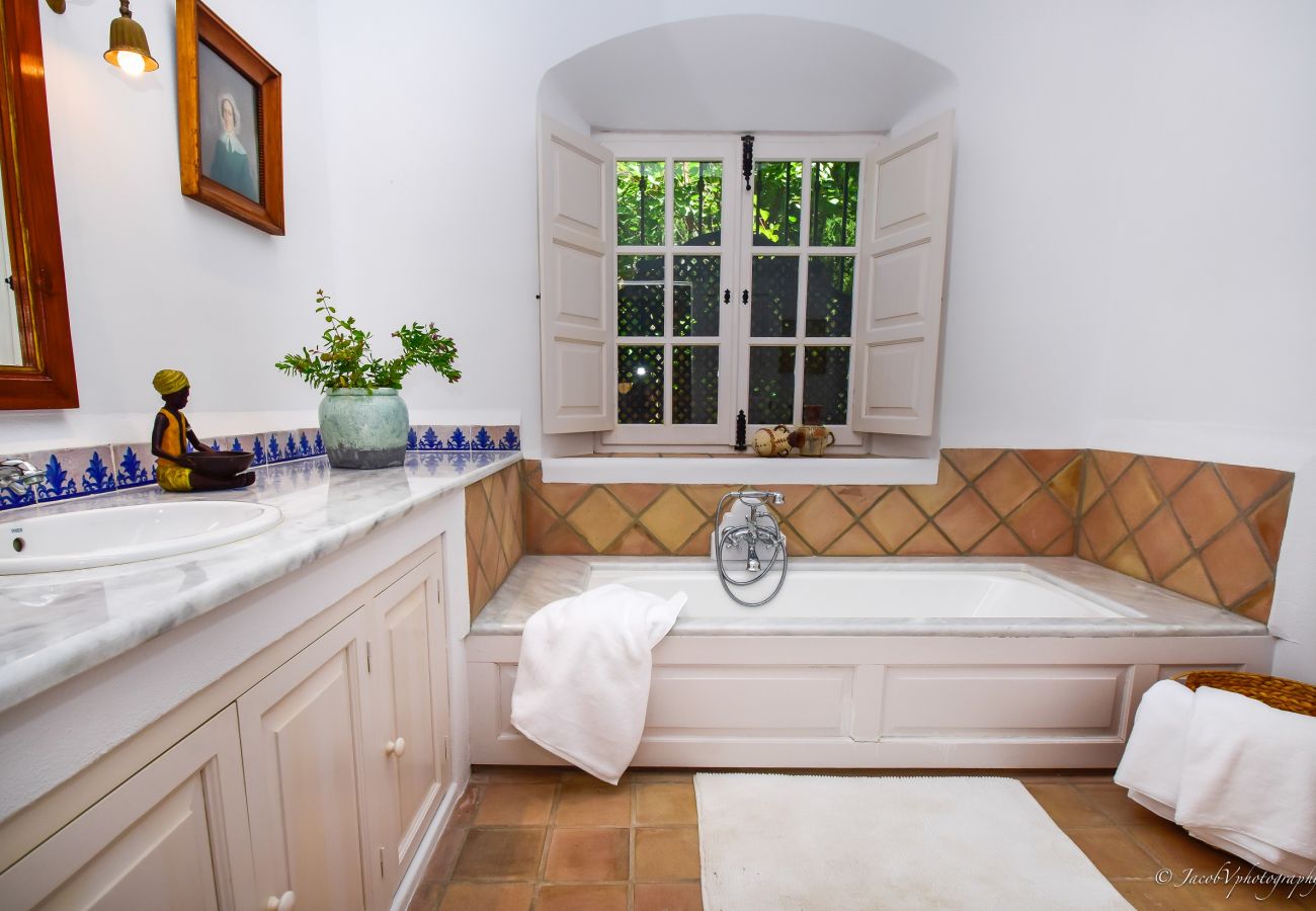 Villa à Marbella - A Real Oasis in  Colonial style