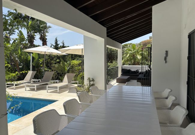 Villa à Marbella - Spacious Family Villa with Pool & Sunny Garden