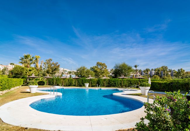 Piscine pour 2 chambres appartement de vacances avec piscine et terrasse à Estepona