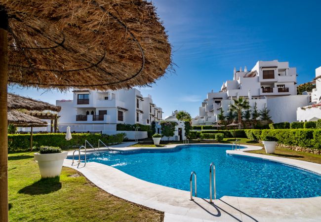 Piscine pour 2 chambres appartement de vacances avec piscine et terrasse à Estepona