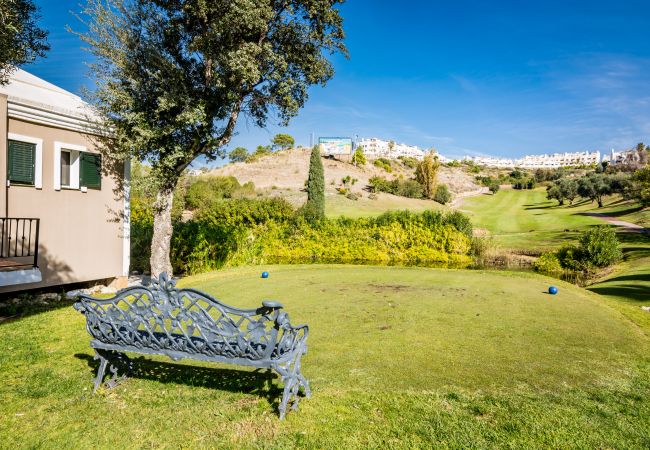 Jardin de 2 chambres appartement de vacances avec piscine et terrasse à Estepona