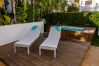 Espace de bronzage pour appartement de vacances de 2 chambres avec piscine et terrasse à Estepona