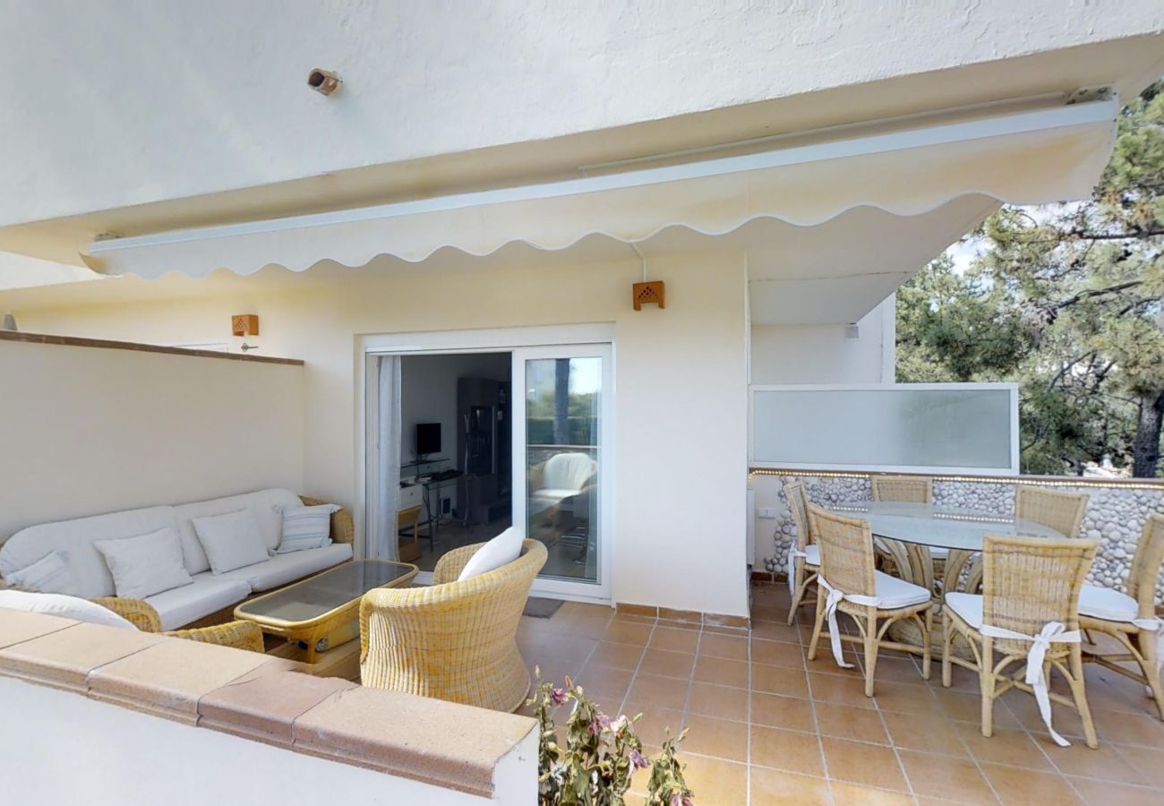 Appartement à Marbella - Beachside Family Apartment with Direct Pool Access