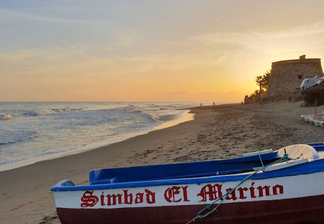 Appartement à Marbella - Beachside Family Apartment with Direct Pool Access