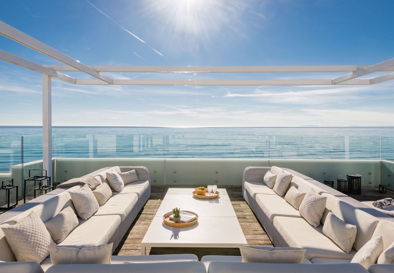 Villa à Marbella - Beachfront Villa with Heated Pool & Spa
