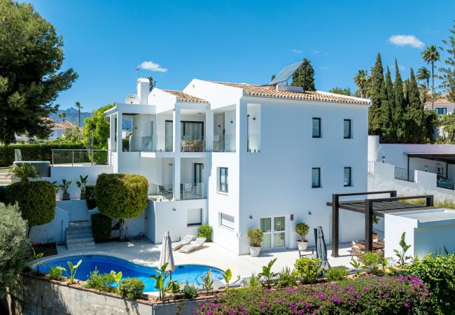 Villa à Marbella - Elegant Villa with sea Views & Pool Marbella