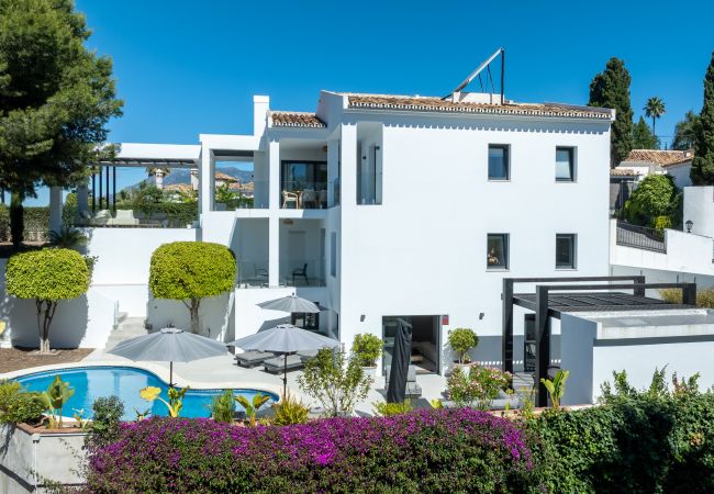 Villa à Marbella - Elegant Villa with sea Views & Pool Marbella