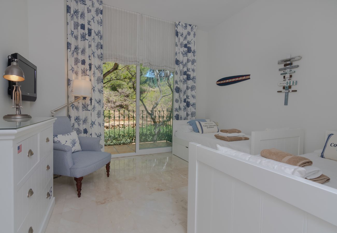 Appartement à Marbella - Superb Front Line Location, Sea View- Heated Pool