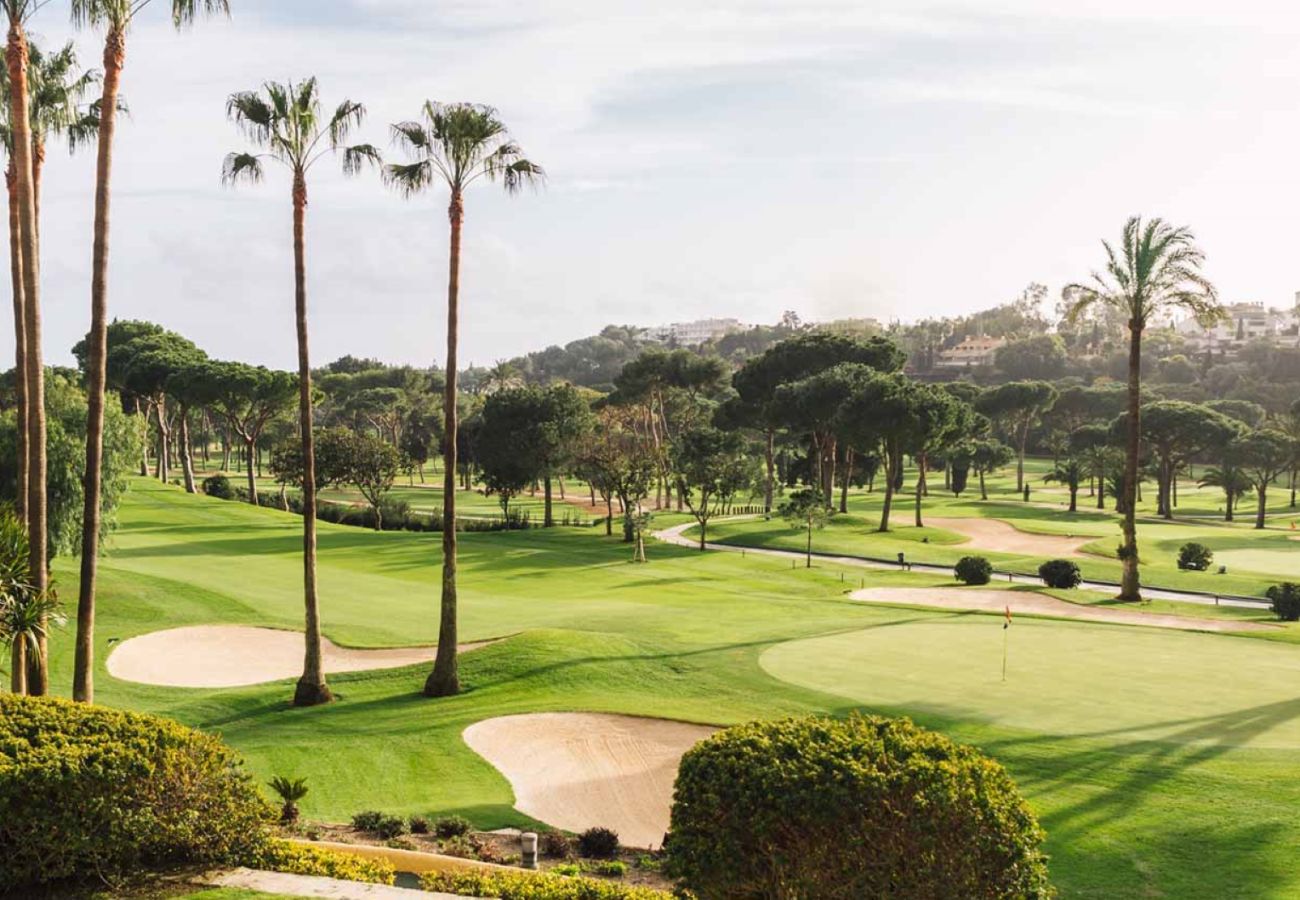 Appartement à Marbella - Superb Front Line Location, Sea View- Heated Pool