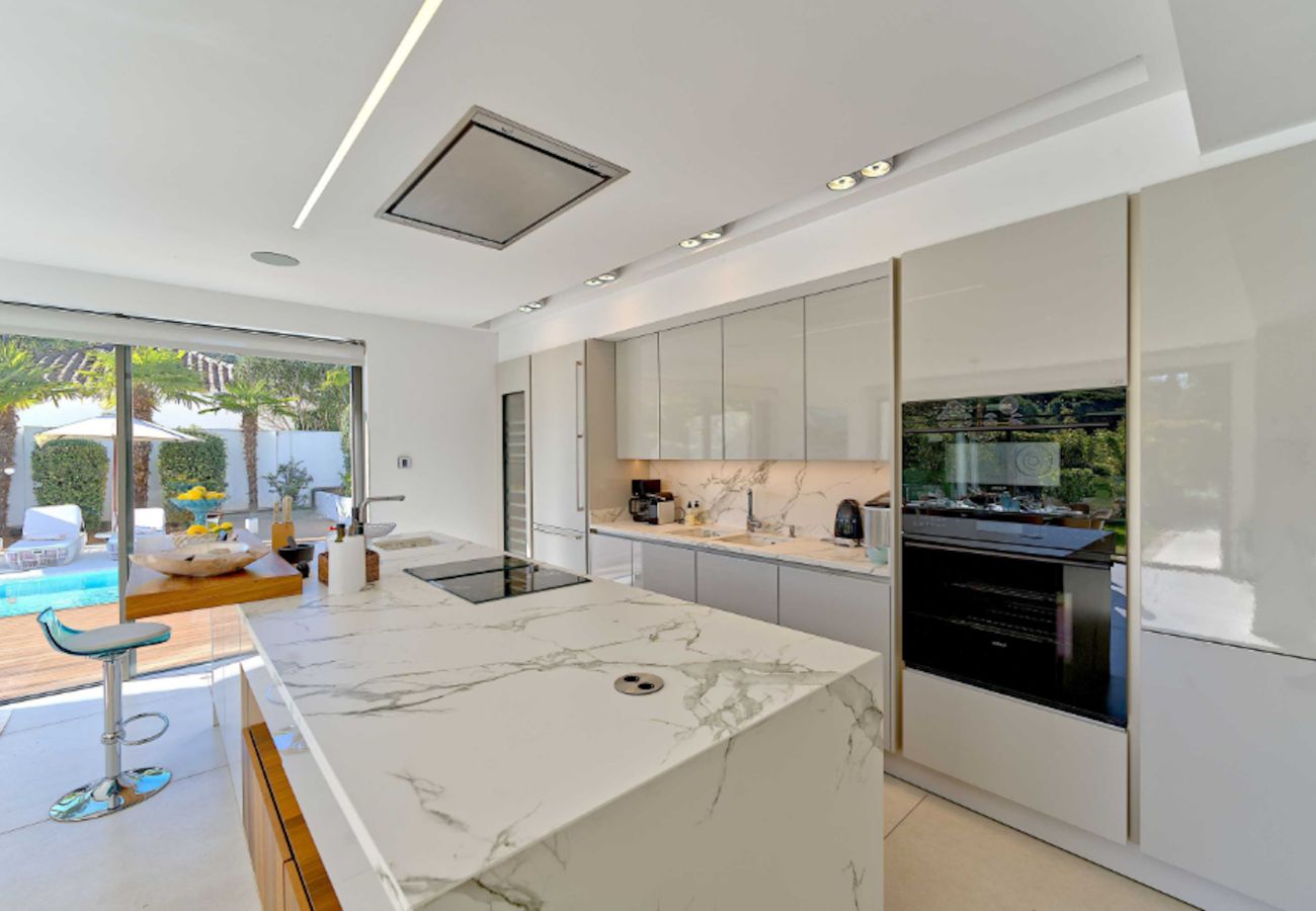 Villa à Marbella - Contemporary & Very Spacious Villa Puerto Banus