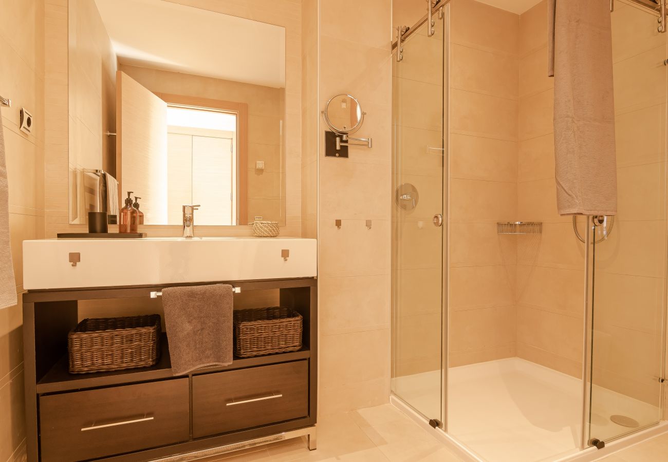 Appartement à Marbella - Luxurious Penthouse with Spa Amenities