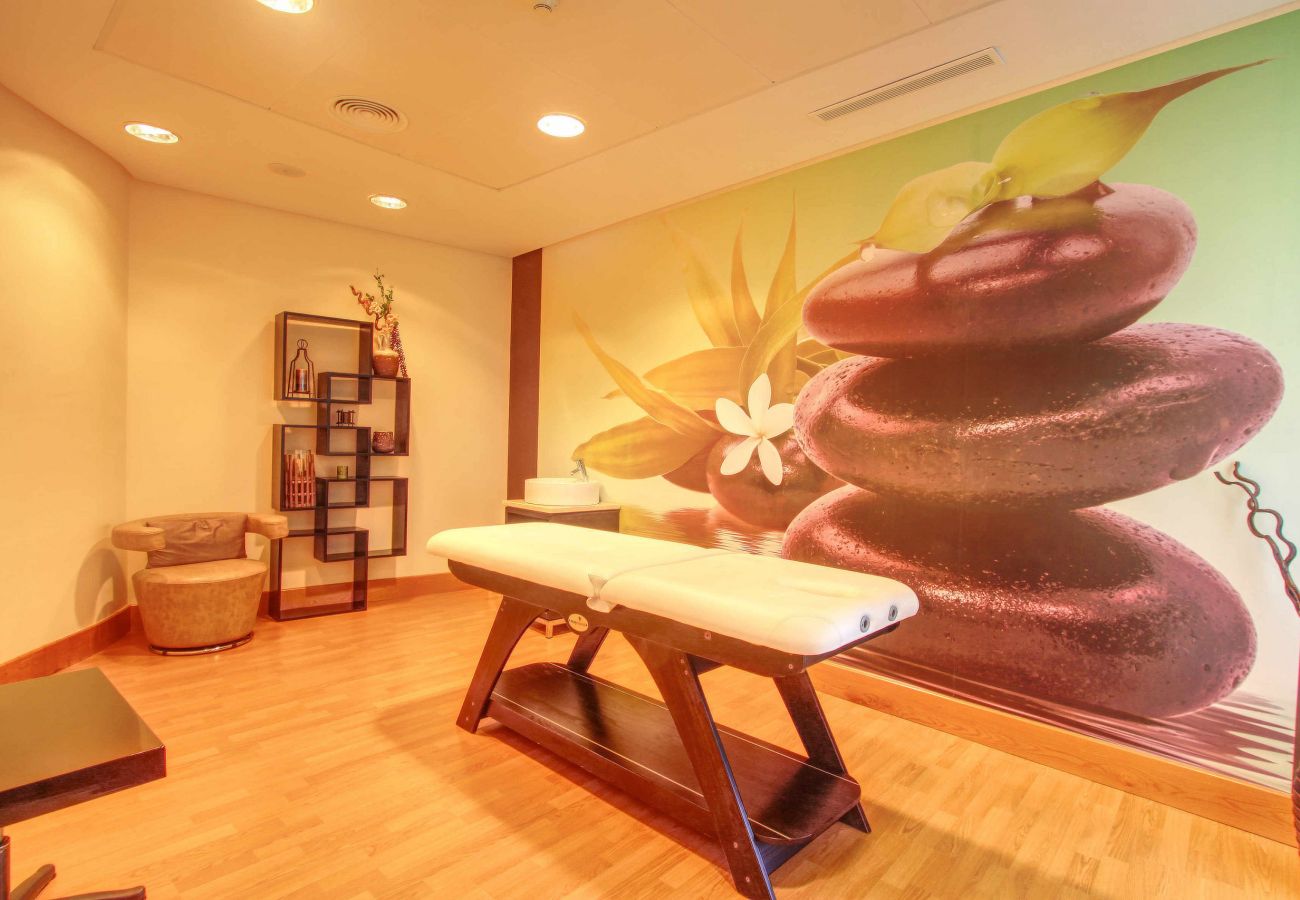 Appartement à Marbella - Luxurious Penthouse with Spa Amenities